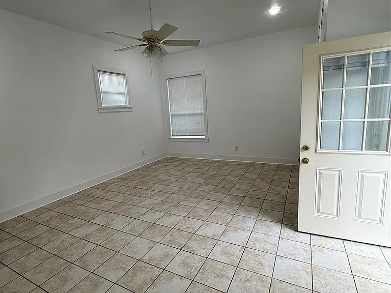 5201 Leeland St #B — Photo 2