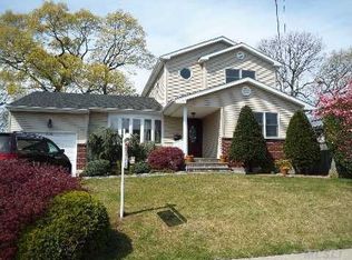 2092 Rosemont St, Bellmore, NY 11710