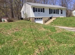 28 Westwood Dr, Newburgh, NY 12550