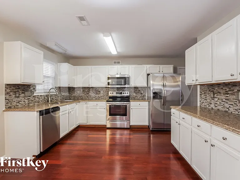 6214 Forest Pond Dr — Photo 8