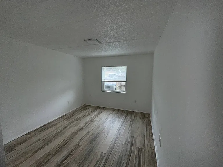 6509 Dumont Ave — Photo 10
