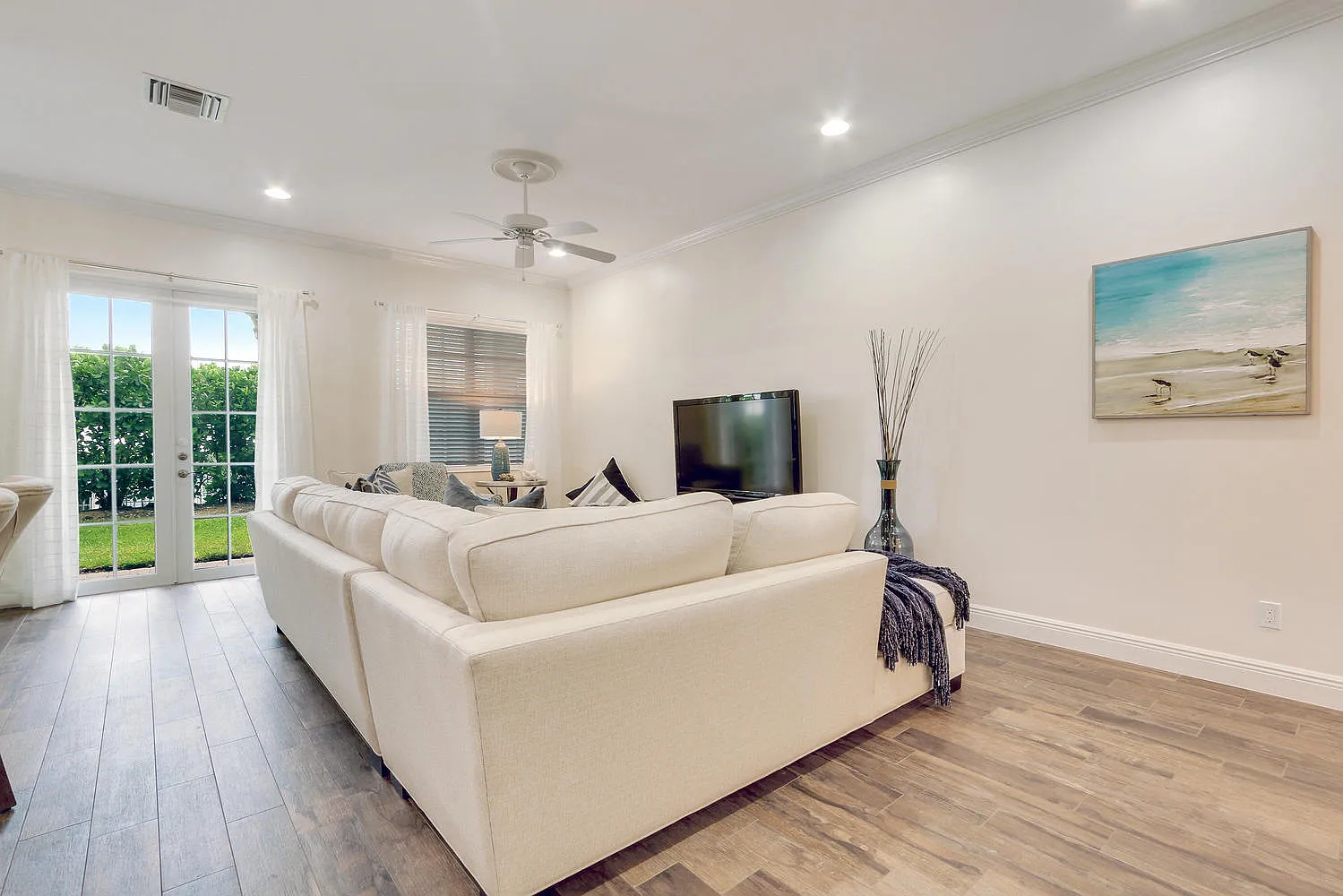 3 bed, 2.5 bath, 1995 sqft, $5,550 — Photo 4