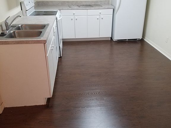 Kitchen includes refrigerator, stove/oven, and dishwasher