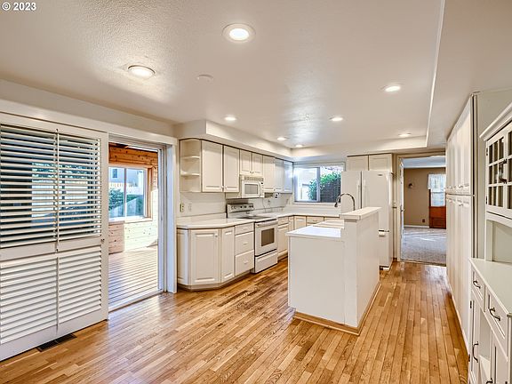 5th image of 14565 SE Bramble Ct