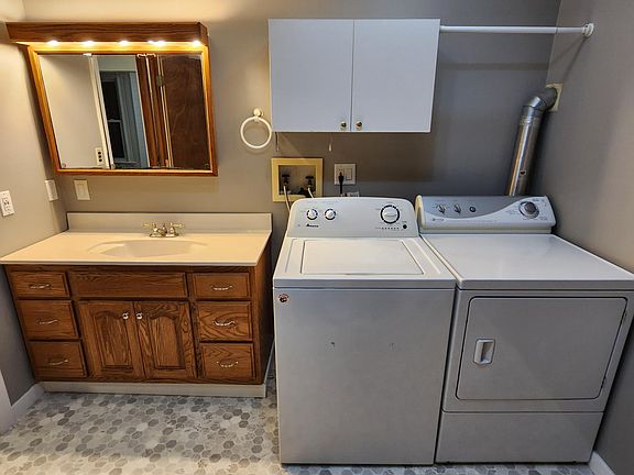 5th image of 527 W 5th St #1