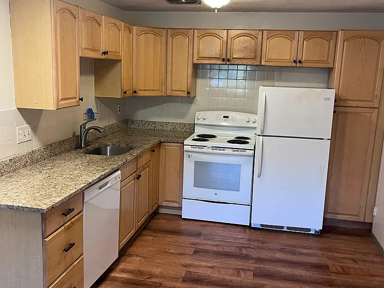 1033 Massachusetts Ave — Photo 11