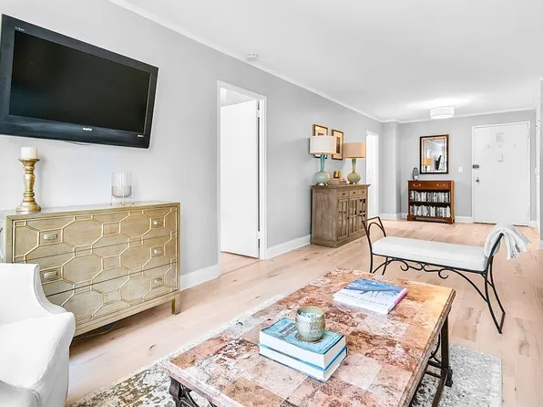 520 E 72nd St APT 9C, Manhattan, NY 10021