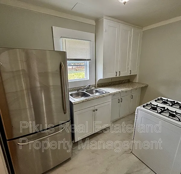 485 Crouse St — Photo 1