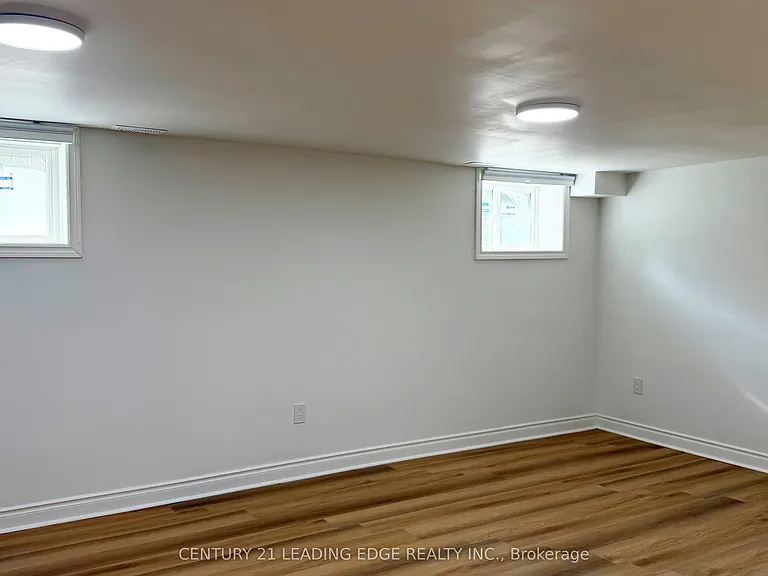 2385 Strathmore Cres #BASEMENT — Photo 7