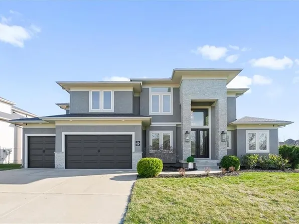 1744 NE Woodland Shores Ln, Lees Summit, MO 64086