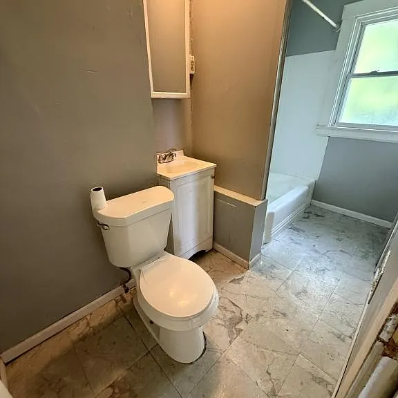 1725 Midland Ave — Photo 8