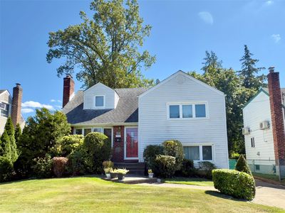 175 San Juan Avenue, Albertson, NY, 11507