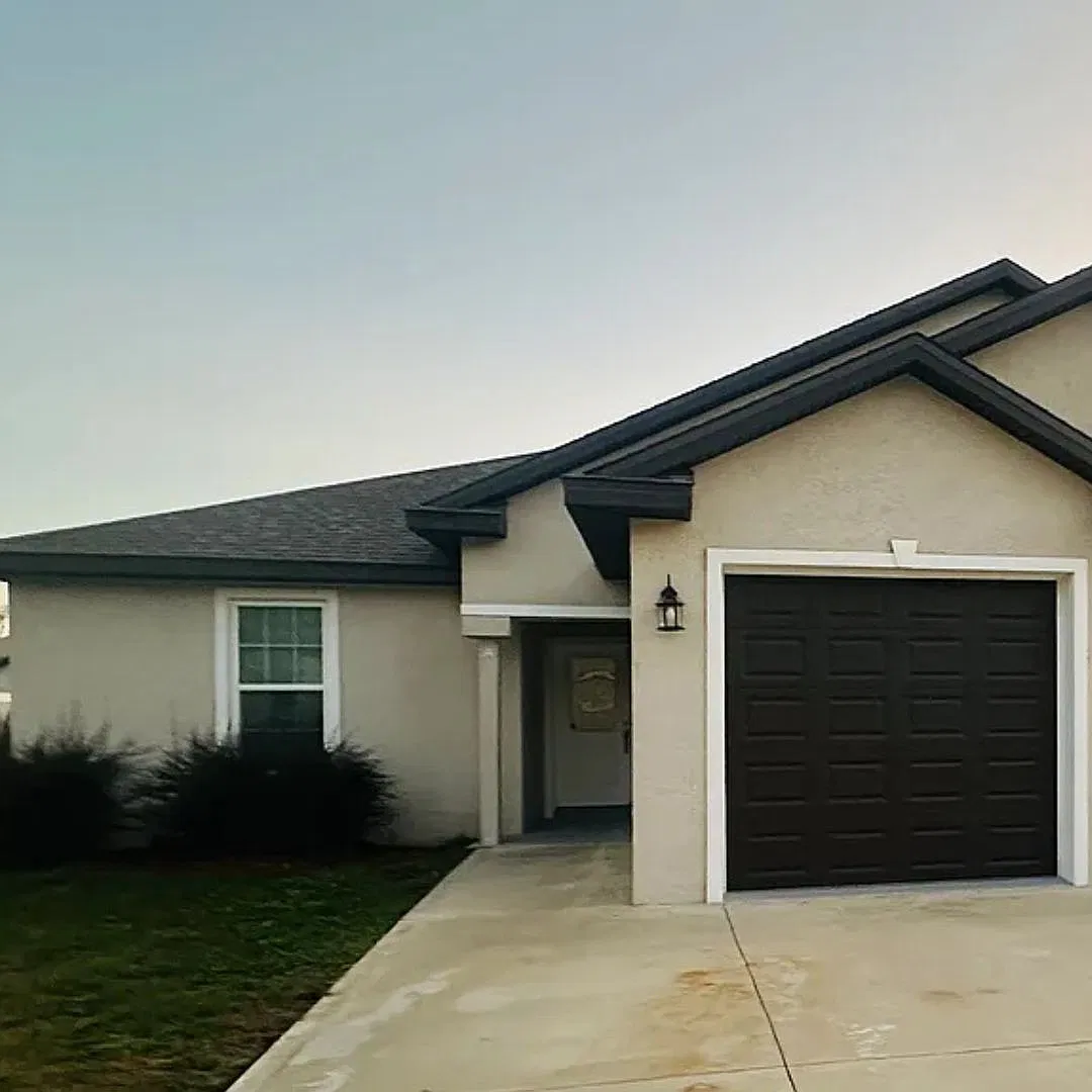 3 bed, 1185 sqft, $1,800 — Photo 1