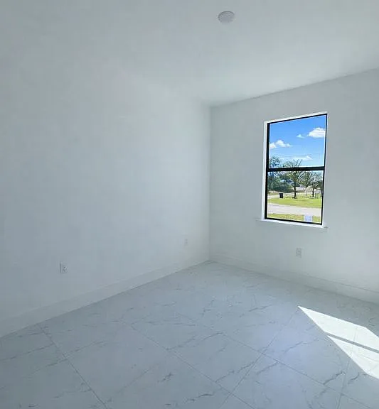1047 Jaguar Blvd — Photo 5