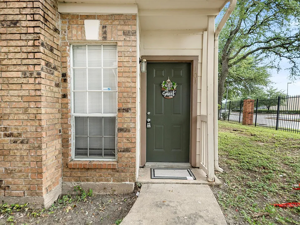2626 Holly Hall St #101