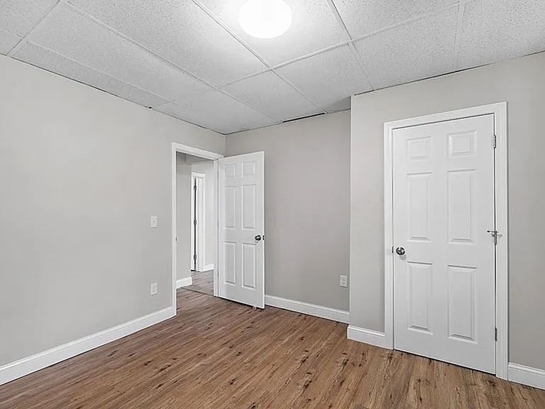 92 Maple St — Photo 2