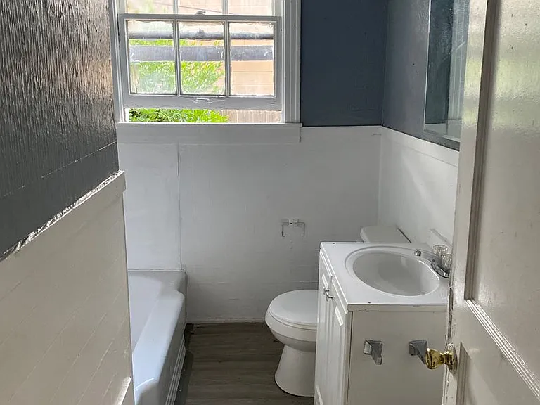 2714 Dupont St — Photo 6