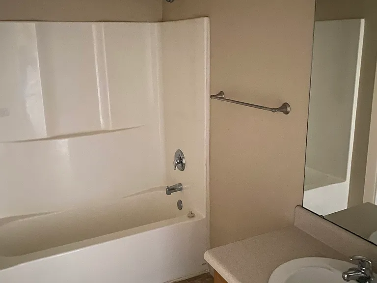 5207 Pomfret St — Photo 7
