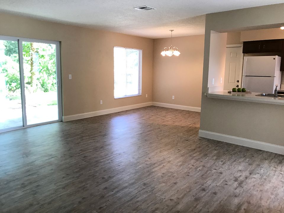 2nd image of 118 Centennial Dr