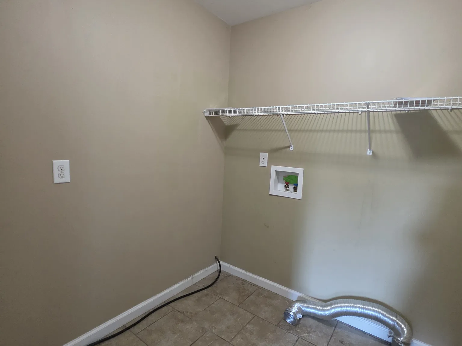 4 bed, 1320 sqft, $1,850 — Photo 2