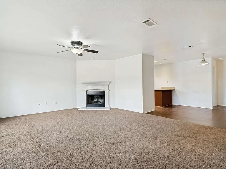 416 Bretts Way — Photo 3