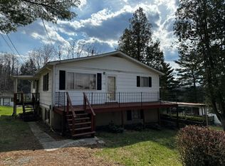 117 Adams Ave, Crab Orchard, WV 25827