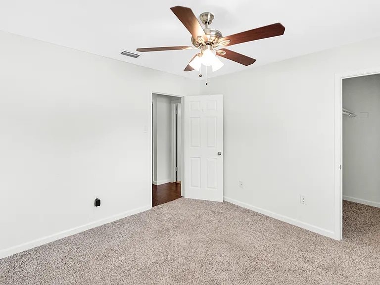 2600 Summertree Dr — Photo 15