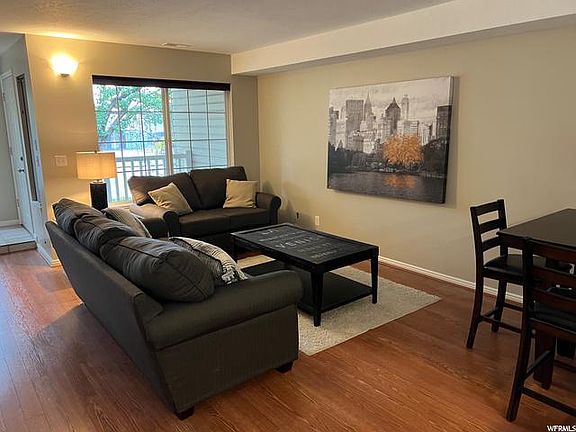 5th image of 270 E Millpoint Pl