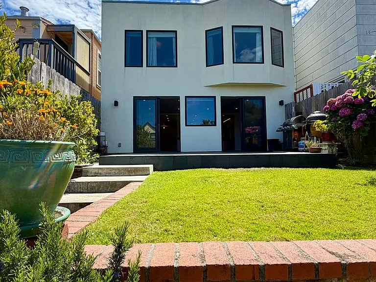 1251 40th Ave — Photo 1