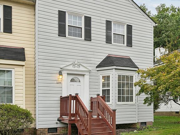 Welcome home to this 3 bedroom, 2.5 bath corner unit with a fully fenced backyard in popular Skiffes Creek!