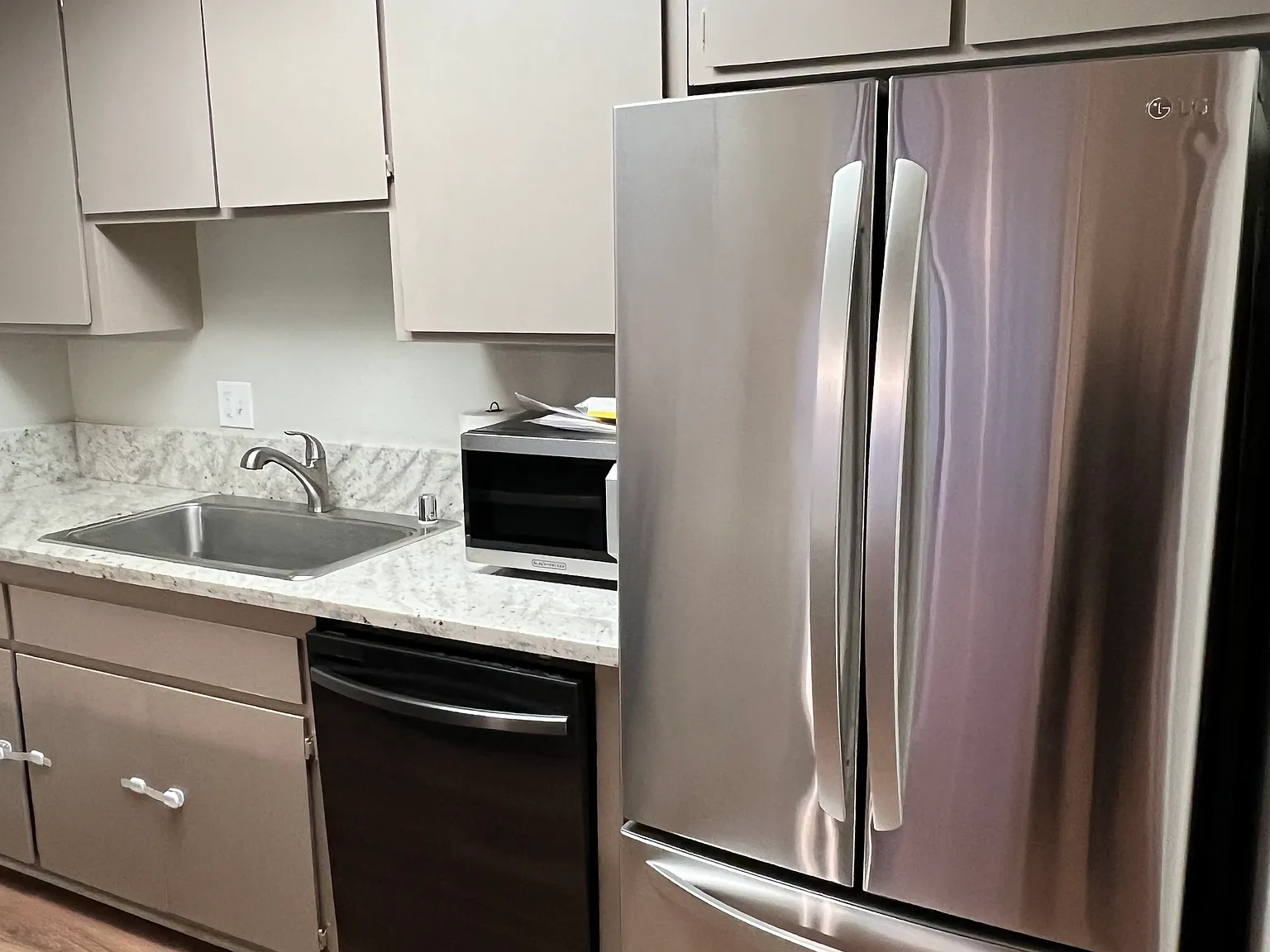 2 bed, 1000 sqft, $1,950 — Photo 3