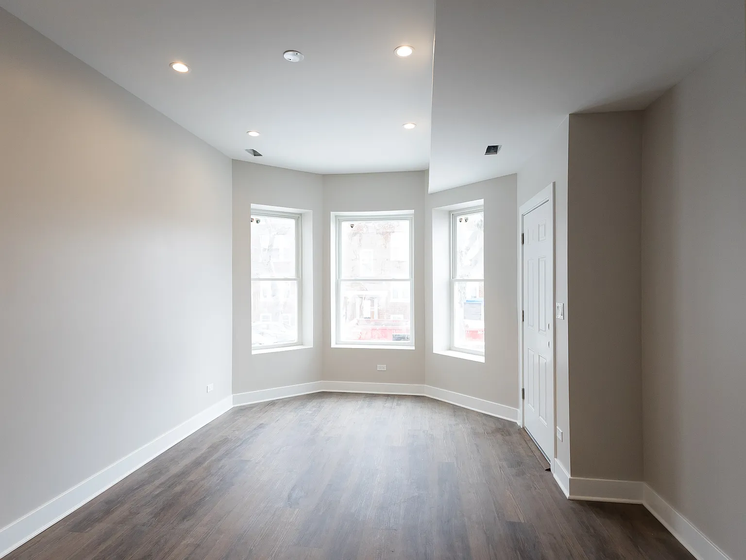 3 bed, 1250 sqft, $950 — Photo 2