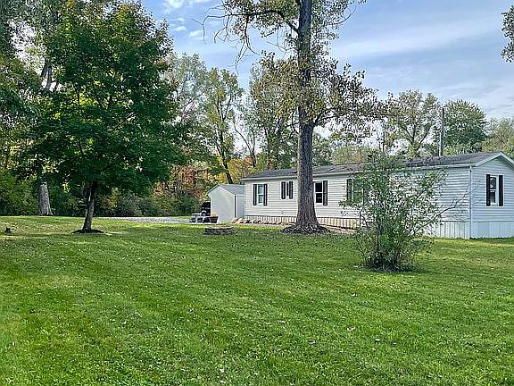 4th image of 689 Canal Dr E