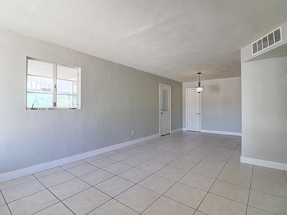 5th image of 2741 W Glenrosa Ave