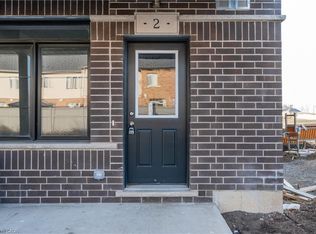 2 Oat Ln, Kitchener, ON N2R 0T1