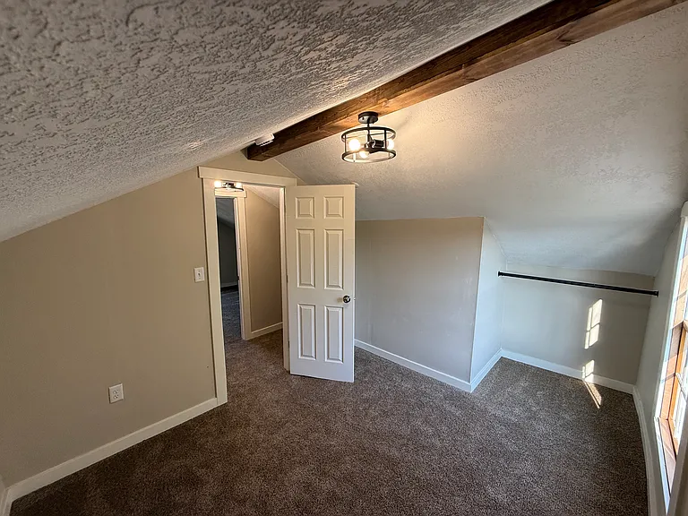 136 W Vine St — Photo 22