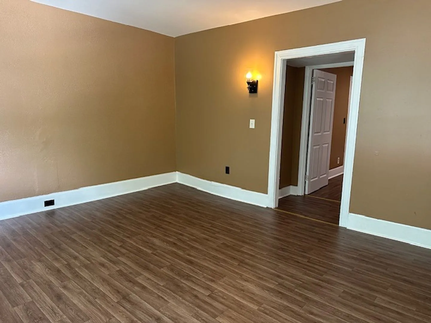 1 Bed 1 Bath Apt Located In Harrisburg School District — Photo 2