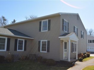 6 Swan Trl, Fairport, NY 14450
