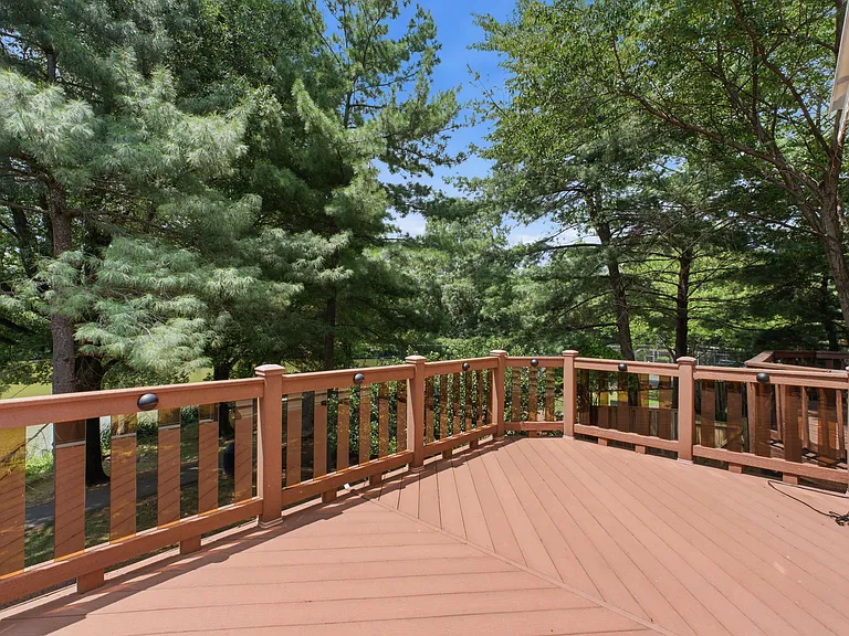 2916 Montauk Ct — Photo 14