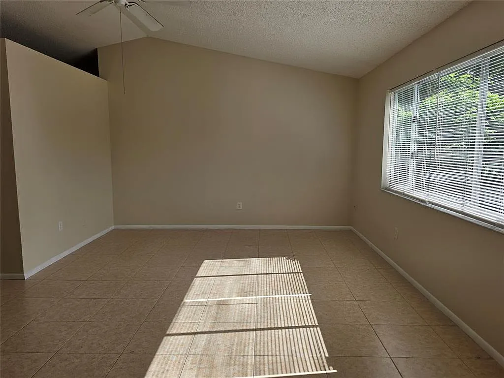 3 bed, 2.0 bath, 1257 sqft, $1,950 — Photo 4