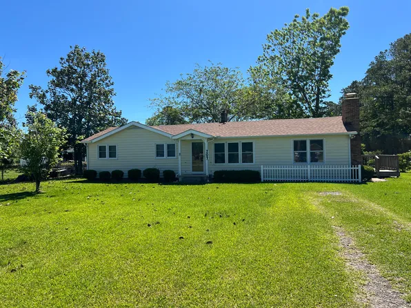 207 Russell St, Beaufort, NC 28516
