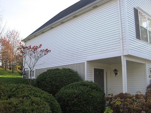 2nd image of 961 E Kensington Ln