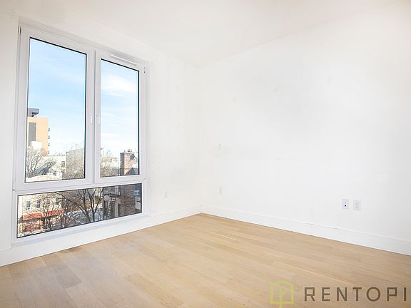 3rd image of 961 Willoughby Ave #510