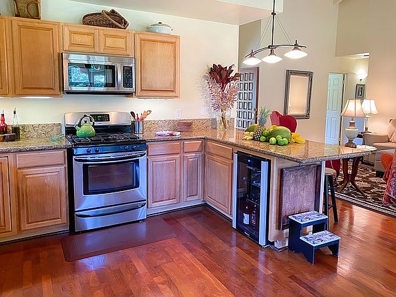 Gas range, wine fridge