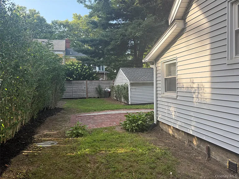 24 8th Ave — Photo 32