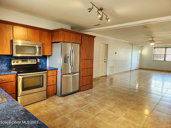 2nd image of 105 W Alachua Ln
