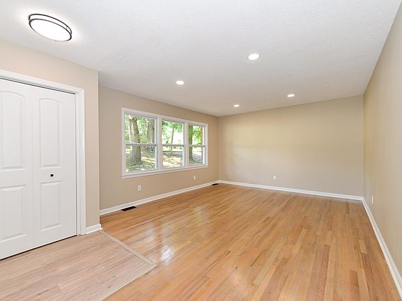 5th image of 4 Valleybrook Ct