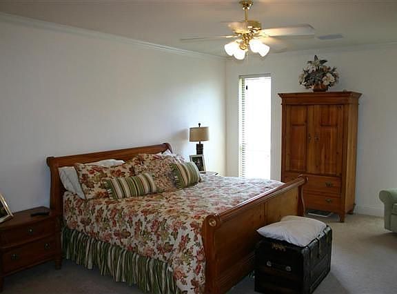 4th image of 1120 Towne Lake Dr