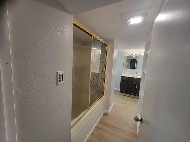 2518 W Kansas St — Photo 17