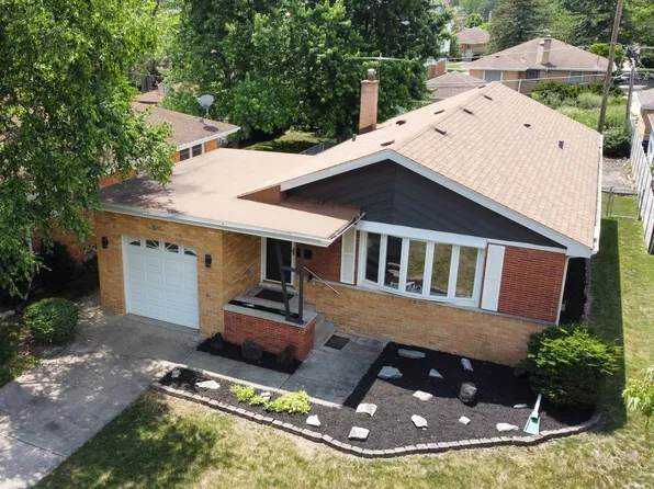 1234 Community Dr, La Grange Park, IL 60526